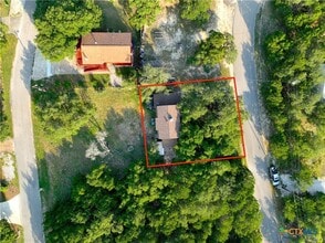 850 Riviera Dr in Canyon Lake, TX - Building Photo - Building Photo