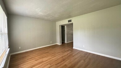 804 La Marche Dr in Jacksonville, FL - Foto de edificio - Building Photo