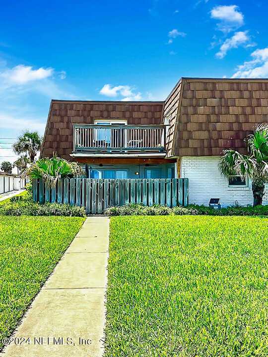 1804 S Ocean Shore Blvd in Flagler Beach, FL - Building Photo