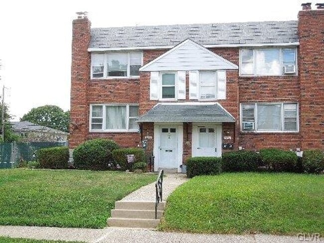 property at 2112 S Lumber St