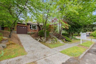 3504 SW 107th St in Seattle, WA - Building Photo - Building Photo