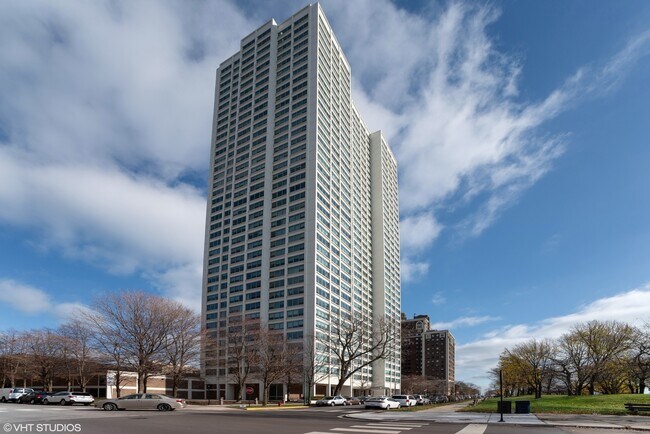 1700 E 56th St in Chicago, IL - Building Photo - Building Photo