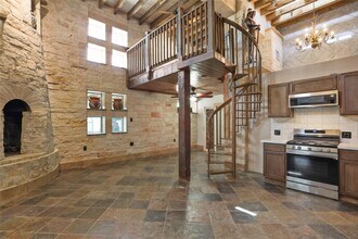 614 Pine Gully Rd in Seabrook, TX - Building Photo - Building Photo