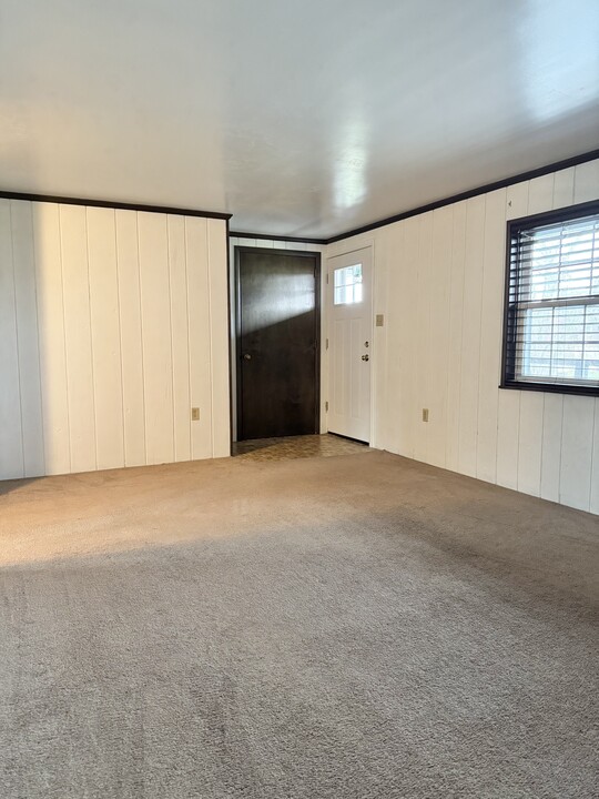 107 Main St, Unit Apt. #1 in Hickory, PA - Building Photo