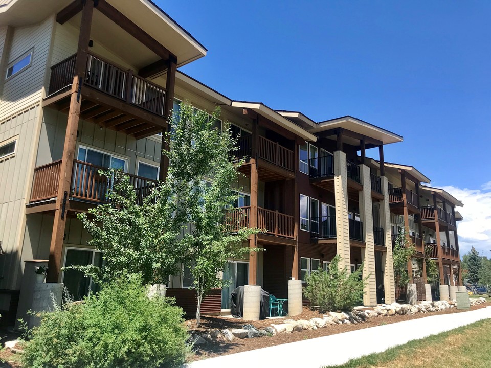 Skiview Place Apartments in Steamboat Springs, CO - Building Photo