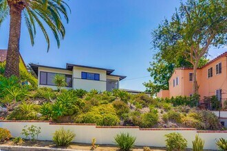 556 Luton Dr in Glendale, CA - Building Photo - Building Photo