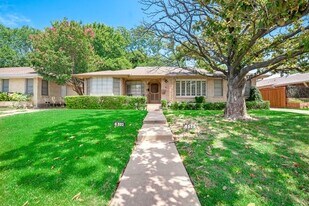 6525 E Mockingbird Ln in Dallas, TX - Building Photo