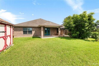 25 Independence Ave in San Benito, TX - Foto de edificio - Building Photo
