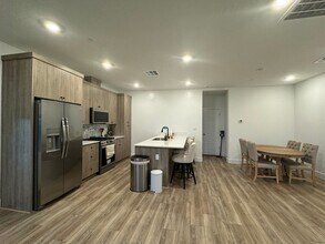 546 W Mahogany Ln in Clovis, CA - Building Photo - Building Photo