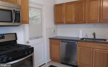 3144 Cofer Rd in Falls Church, VA - Building Photo - Building Photo