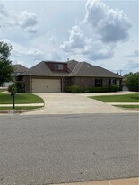 2817 Marigold Ln in Edmond, OK - Building Photo
