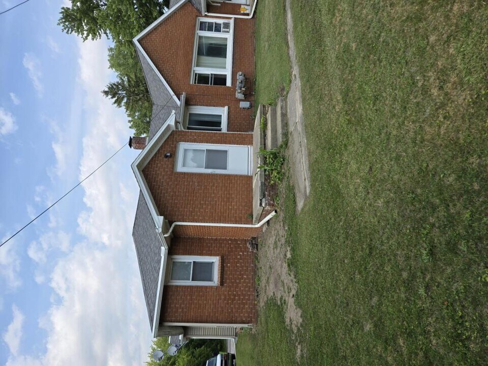 1364 W Midland Rd in Auburn, MI - Building Photo