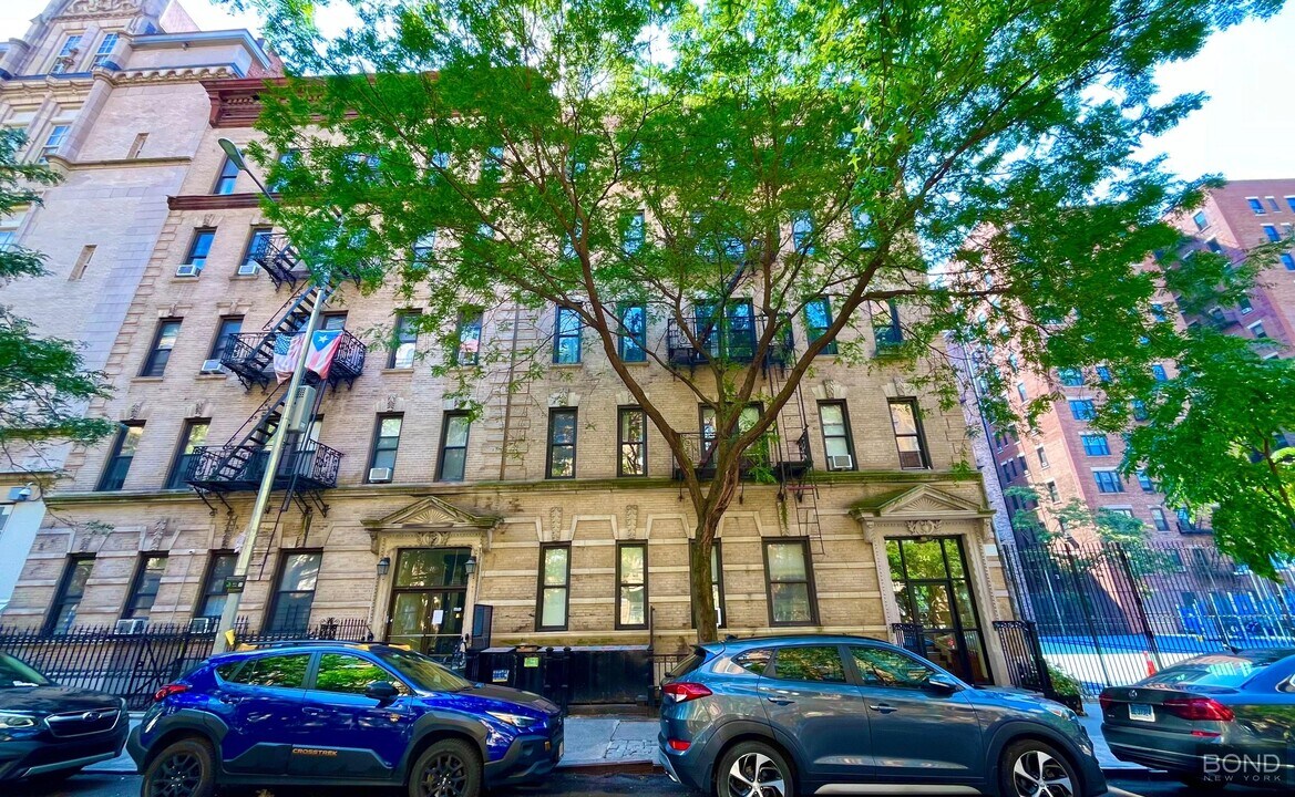 244 W 109th St in New York, NY - Building Photo