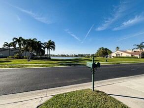 10626 Lake Shore Dr in Wellington, FL - Building Photo - Building Photo