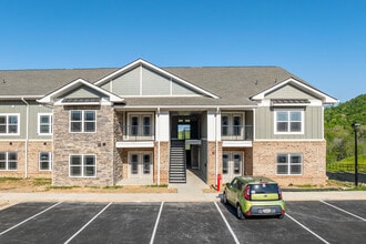 Crow Valley Apartments in Dalton, GA - Foto de edificio - Building Photo