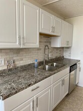 1200 NE Miami Gardens Dr in Miami, FL - Foto de edificio - Building Photo