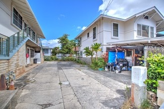 909 Lukepane Ave in Honolulu, HI - Building Photo - Building Photo