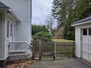 11 Longfellow Ave in Brunswick, ME - Foto de edificio - Building Photo