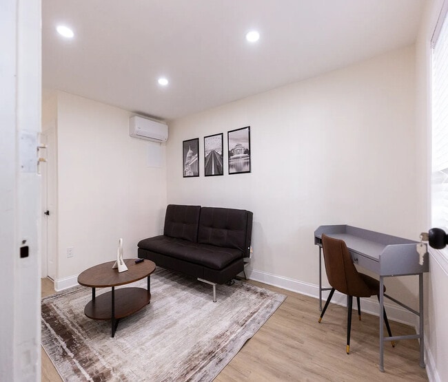 1537 1st St SW, Unit 1 in Washington, DC - Building Photo - Building Photo