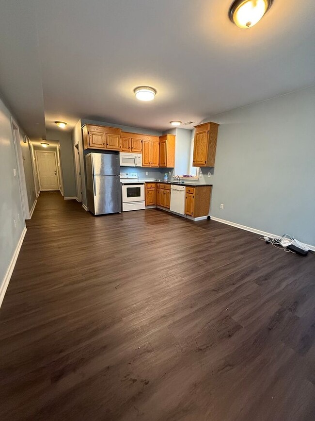 371 Broad St in New Britain, CT - Building Photo - Building Photo