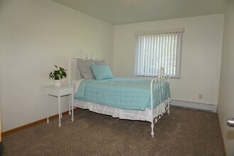 Steeple View Apartments in Hartland, WI - Foto de edificio - Building Photo