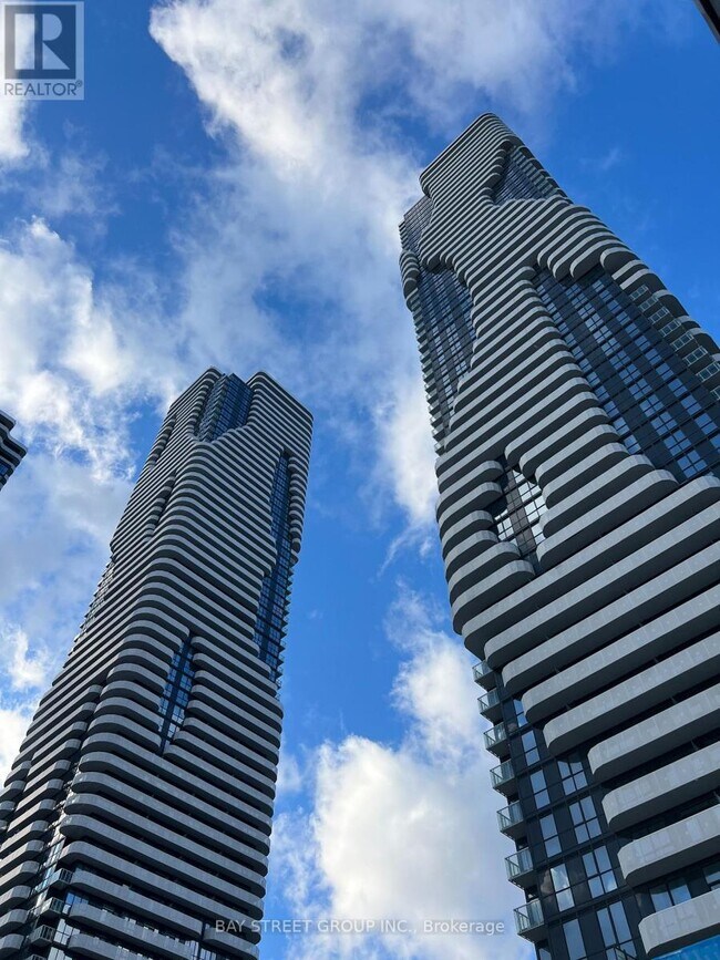 8 Interchange Wy in Vaughan, ON - Building Photo - Building Photo