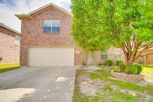 937 Canary Dr, Unit 204 in Saginaw, TX - Building Photo