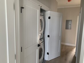 157 Everett St, Unit 303 in Boston, MA - Building Photo - Building Photo