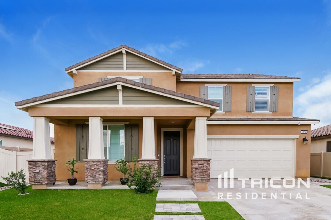 6134 West Avenue J12 Lancaster CA in Lancaster, CA - Building Photo