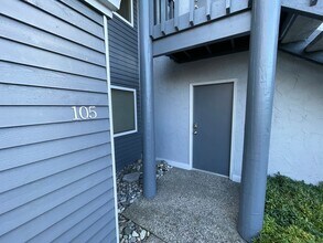 2001 Skyline Way in Anacortes, WA - Building Photo - Building Photo