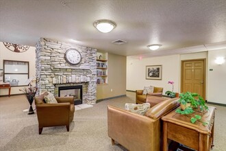 Lincoln Village Senior Apartments in Port Washington, WI - Foto de edificio - Building Photo