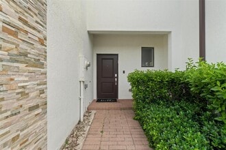403 NE 212th St in North Miami Beach, FL - Building Photo - Building Photo