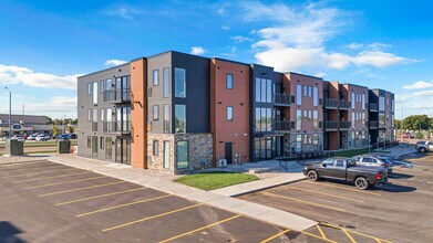Jefferson Reserve Apartments in Sioux Falls, SD - Foto de edificio - Building Photo