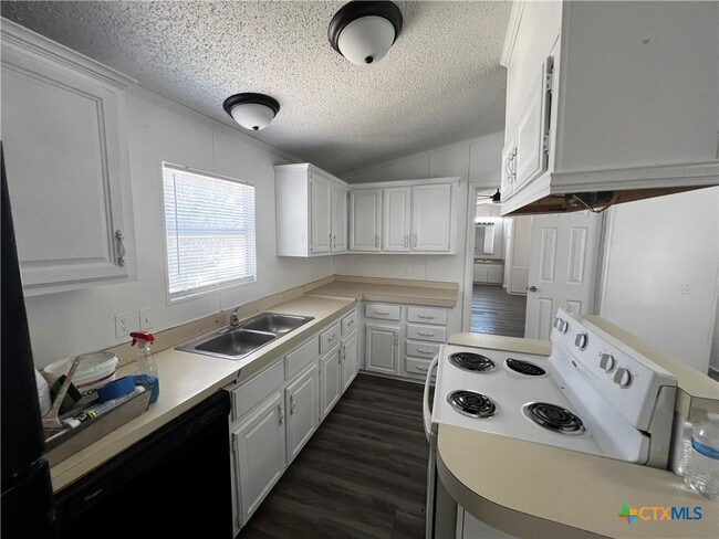 1405 Harris Hill Rd in San Marcos, TX - Building Photo - Building Photo