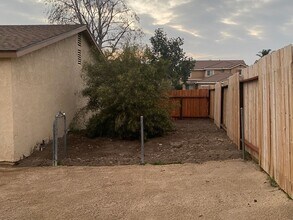 7475 Lime Ave in Fontana, CA - Building Photo - Building Photo