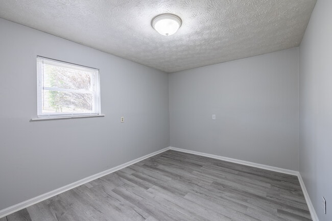 Summit Apartments in Winchester, KY - Building Photo - Interior Photo