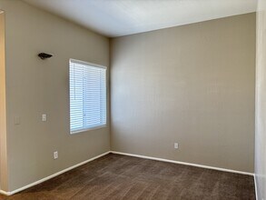 1747 E Northern Ave in Phoenix, AZ - Foto de edificio - Building Photo