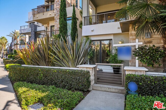 12809 N Seaglass Cir in Los Angeles, CA - Building Photo - Building Photo