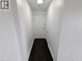 849 Brant St in Burlington, ON - Building Photo