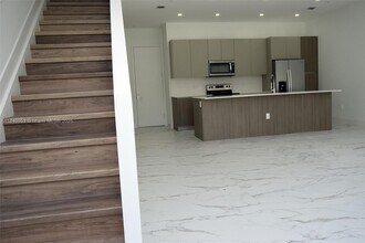 4218 NE 7th Terrace in Oakland Park, FL - Building Photo - Building Photo