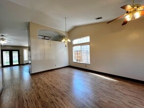 4211 Rio Viejo Dr in Bakersfield, CA - Building Photo - Building Photo