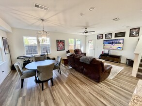 2641 Frazier Ave in Fort Worth, TX - Building Photo - Building Photo