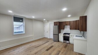 909 S 12th St in Philadelphia, PA - Building Photo