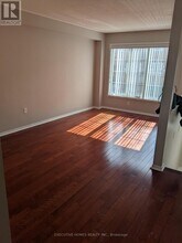 5530 Glen Erin Dr in Mississauga, ON - Building Photo - Building Photo