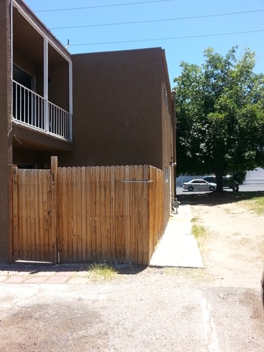 1458 E Desert Inn Rd in Las Vegas, NV - Building Photo - Building Photo