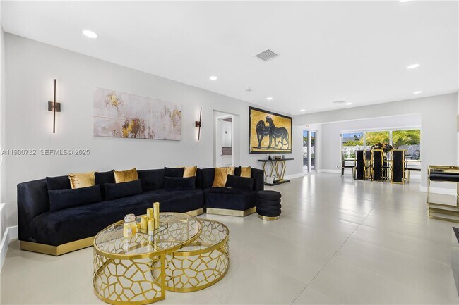 1104 N 13th Terrace in Hollywood, FL - Foto de edificio - Building Photo