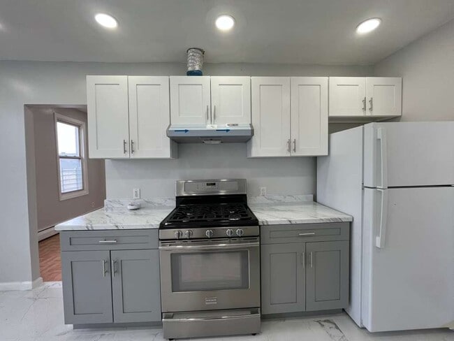 677 Kennedy Blvd, Unit 6