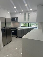 16919 N Bay Rd, Unit 301 in Sunny Isles Beach, FL - Building Photo - Building Photo