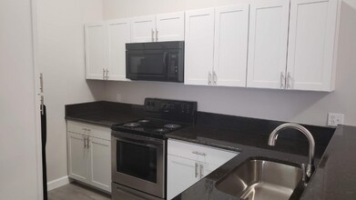 2388 Oak Park Way in Orlando, FL - Building Photo - Building Photo