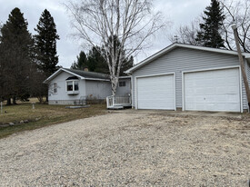 3318 Beechwood Rd in Rose City, MI - Building Photo